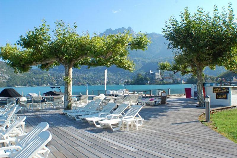La Baie des Voiles 3 chambres 4 à 6 personnes au bord du lac plage privée Duingt Esterno foto